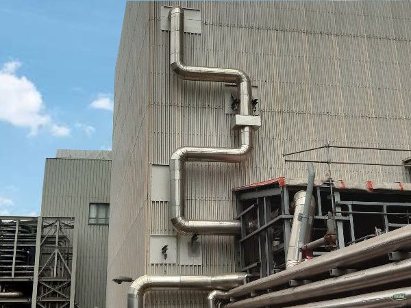 Insulation work on a steam pendulum line